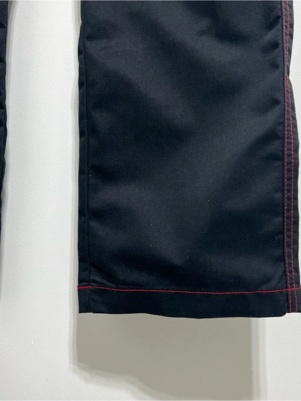 True Religion NWT Jet Black / TR-V Red Relaxed Grunge Cargo Pants